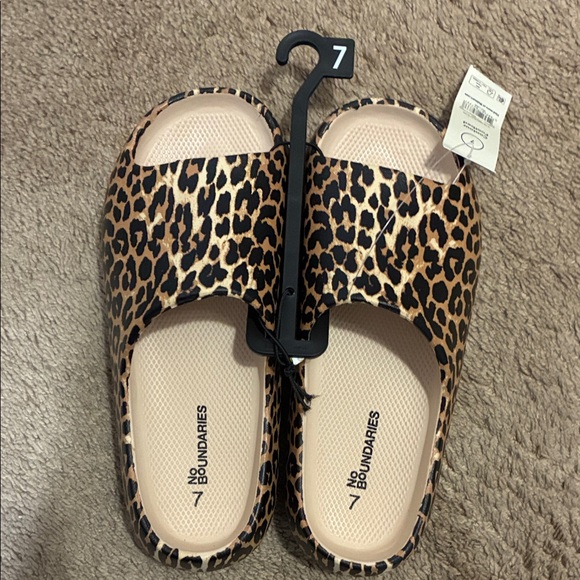 No Boundaries Cheetah Print Women's Slippers/Slides - Picture 1 of 12